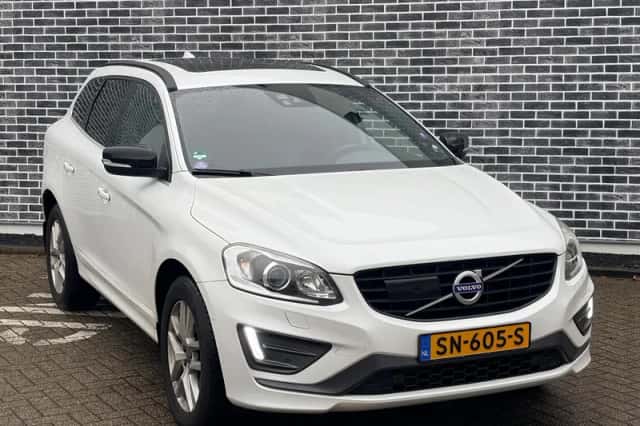 Volvo XC60 (2017) thumbnail 3