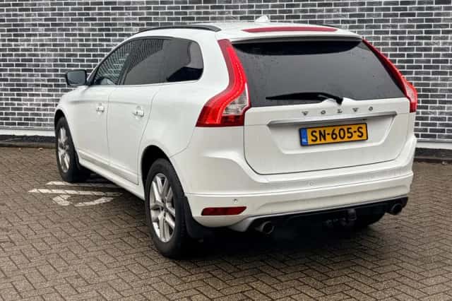 Volvo XC60 (2017) thumbnail 4