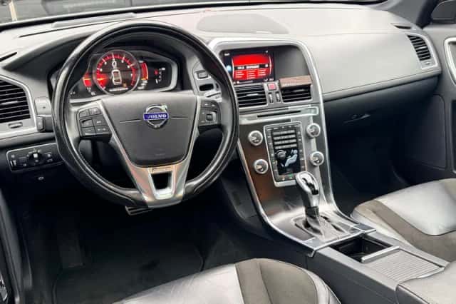 Volvo XC60 (2017) thumbnail 5