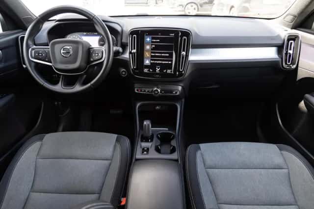 Volvo XC40 (2021) thumbnail 2