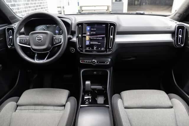 Volvo XC40 (2023) thumbnail 3