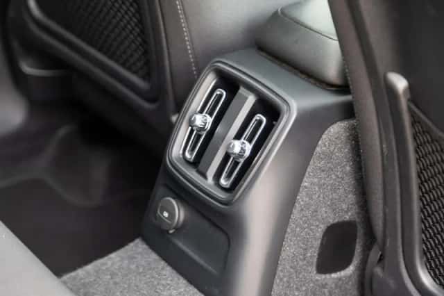 Volvo XC40 (2023) thumbnail 33