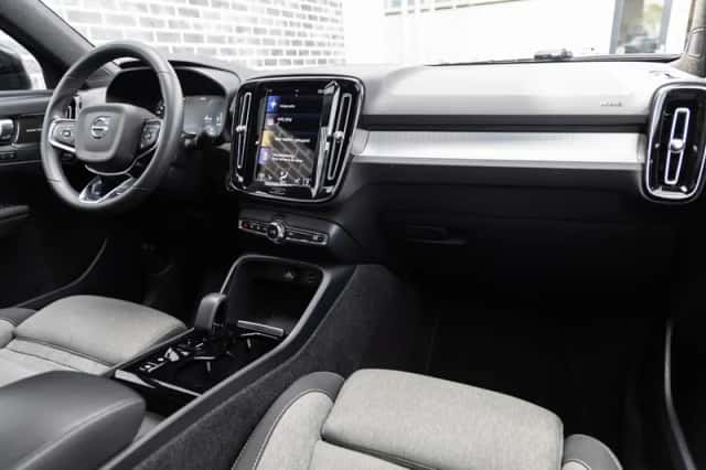 Volvo XC40 (2023) thumbnail 5