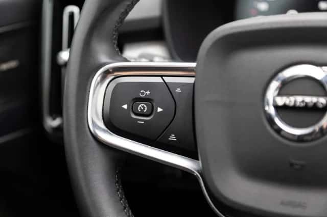 Volvo XC40 (2023) thumbnail 9