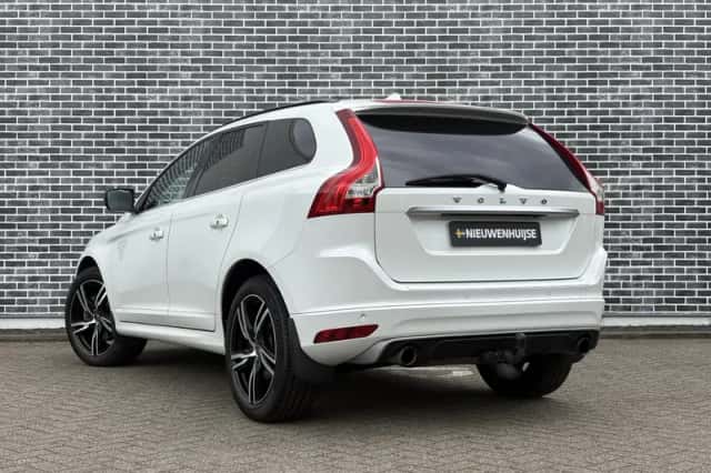 Volvo XC60 (2017) thumbnail 4