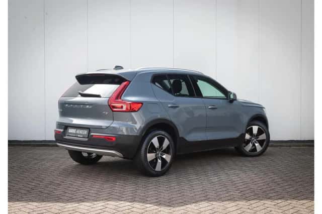 Volvo XC40 (2019) thumbnail 2