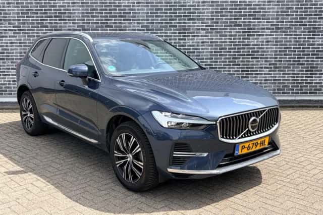 Volvo XC60 (2022) thumbnail 3
