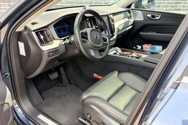 Volvo XC60 (2022) thumbnail 6