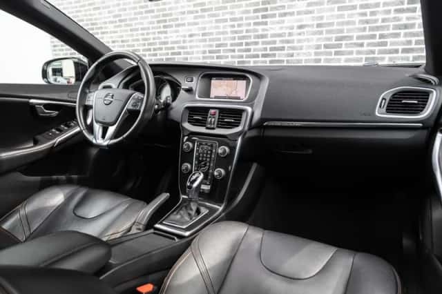 Volvo V40 (2019) thumbnail 3