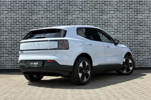 Volvo EX30 (2026) thumbnail 3