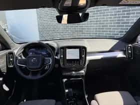 Volvo XC40 thumbnail 3