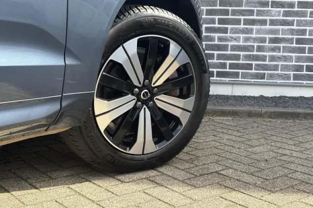 Volvo XC60 (2023) thumbnail 8