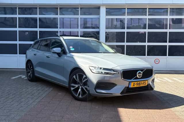 Volvo V60 (2023) thumbnail 3