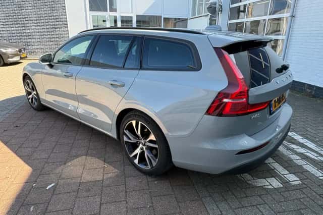 Volvo V60 (2023) thumbnail 4