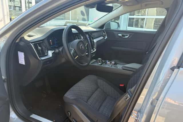Volvo V60 (2023) thumbnail 5