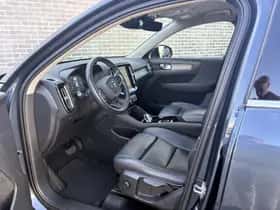 Volvo XC40 thumbnail 2