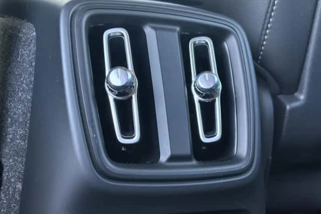 Volvo XC40 (2021) thumbnail 30