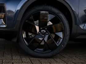 Volvo EX40 thumbnail 11