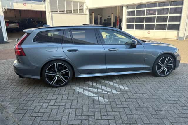Volvo V60 (2019) thumbnail 2