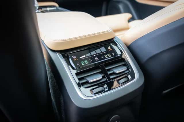 Volvo XC90 (2021) thumbnail 23