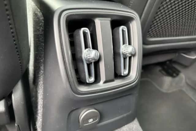 Volvo XC40 (2022) thumbnail 15