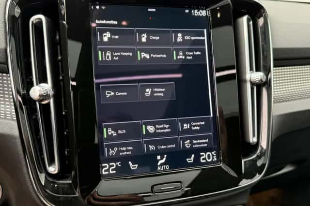 Volvo XC40 (2022) thumbnail 22