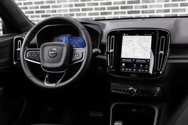 Volvo XC40 (2022) thumbnail 3