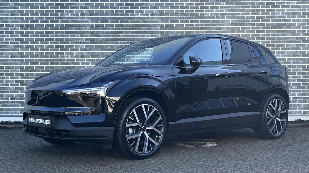 Volvo EX30 — foto 1