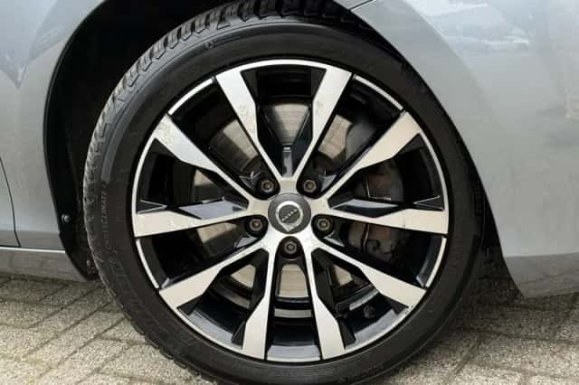 Volvo V40 (2018) thumbnail 12