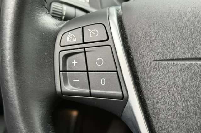 Volvo V40 (2018) thumbnail 13