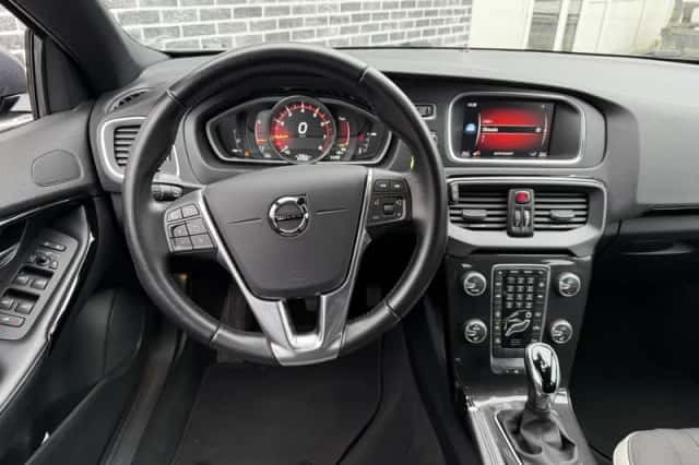 Volvo V40 (2018) thumbnail 14