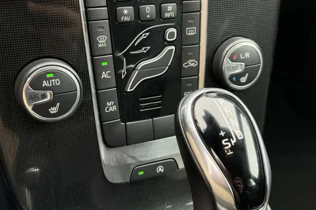 Volvo V40 (2018) thumbnail 23