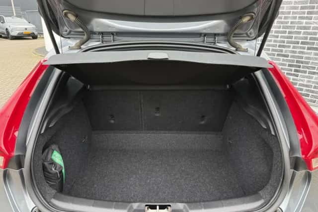 Volvo V40 (2018) thumbnail 24