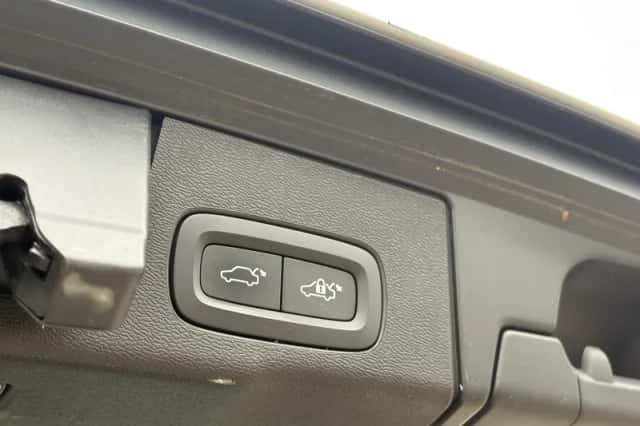 Volvo XC60 (2023) thumbnail 14