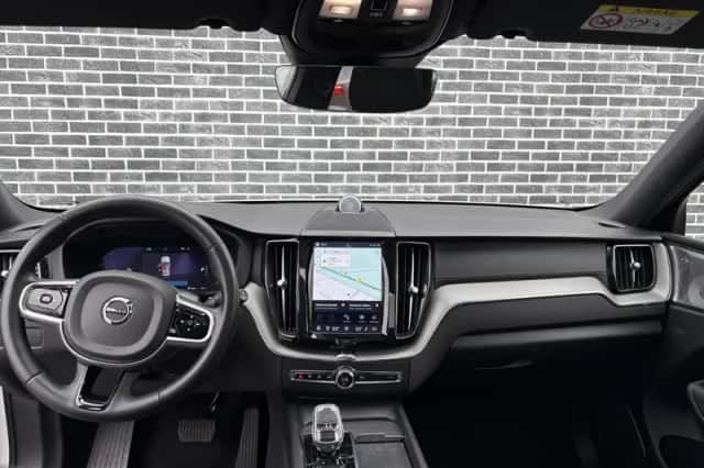 Volvo XC60 (2023) thumbnail 3