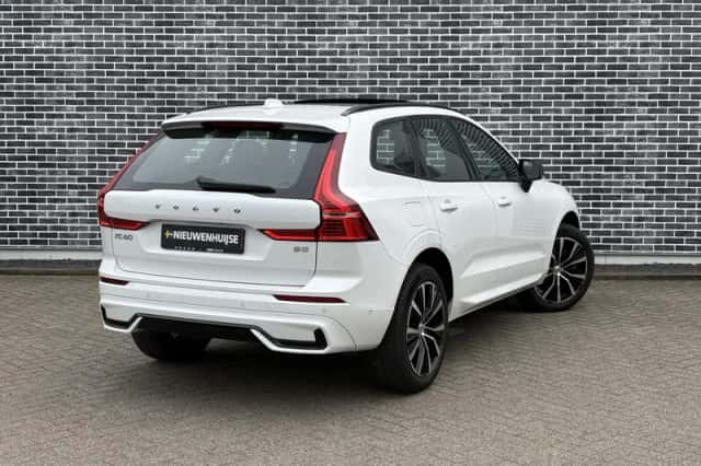 Volvo XC60 (2023) thumbnail 4