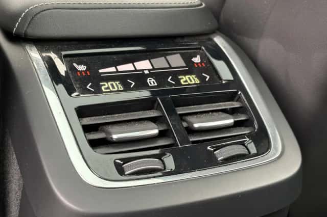 Volvo XC60 (2023) thumbnail 35