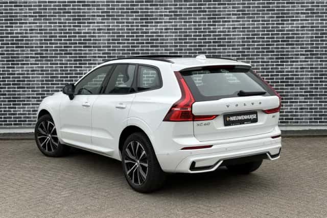 Volvo XC60 (2023) thumbnail 6