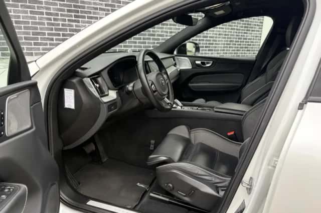 Volvo XC60 (2023) thumbnail 7