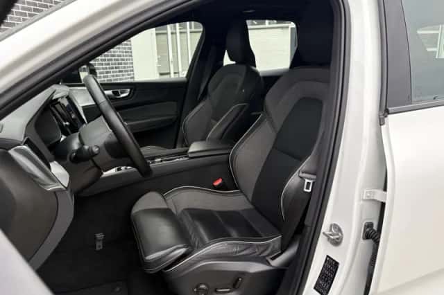 Volvo XC60 (2023) thumbnail 8