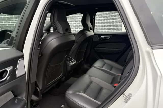 Volvo XC60 (2023) thumbnail 9