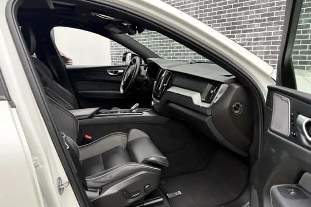 Volvo XC60 (2023) thumbnail 10