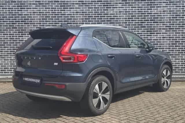 Volvo XC40 (2022) thumbnail 2