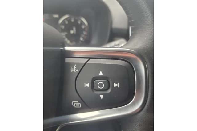 Volvo XC40 (2019) thumbnail 11