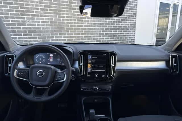 Volvo XC40 (2021) thumbnail 2