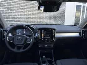 Volvo XC40 thumbnail 2