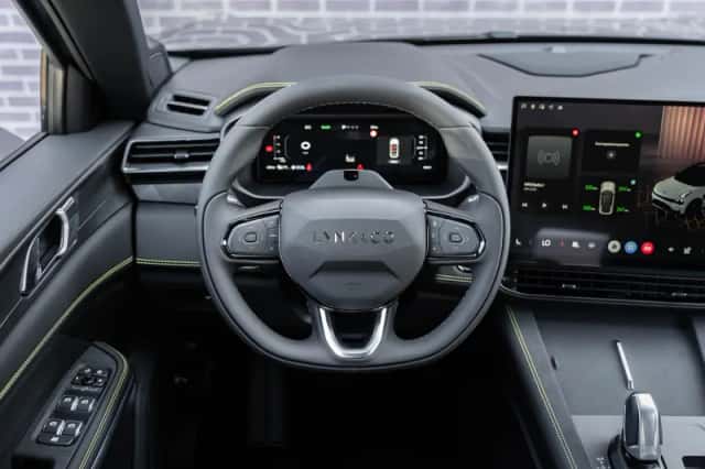 Lynk & Co 01 (2025) thumbnail 2