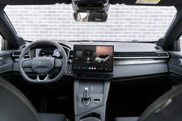 Lynk & Co 01 (2025) thumbnail 9