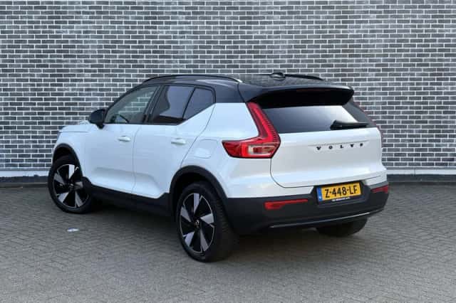 Volvo XC40 (2024) thumbnail 3
