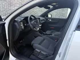Volvo XC40 thumbnail 3
